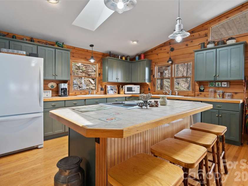 519 Promiseland Road, Canton, NC 28716.  MLS# CAR4359257, YatesRealty ID 23442. 