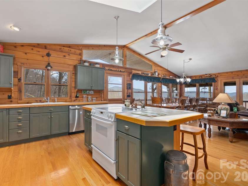 519 Promiseland Road, Canton, NC 28716.  MLS# CAR4359257, YatesRealty ID 23442. 