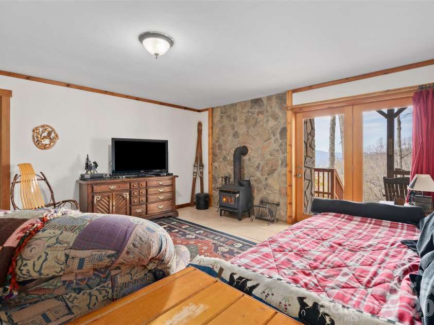 519 Promiseland Road, Canton, NC 28716.  MLS# CAR4359257, YatesRealty ID 23442. 