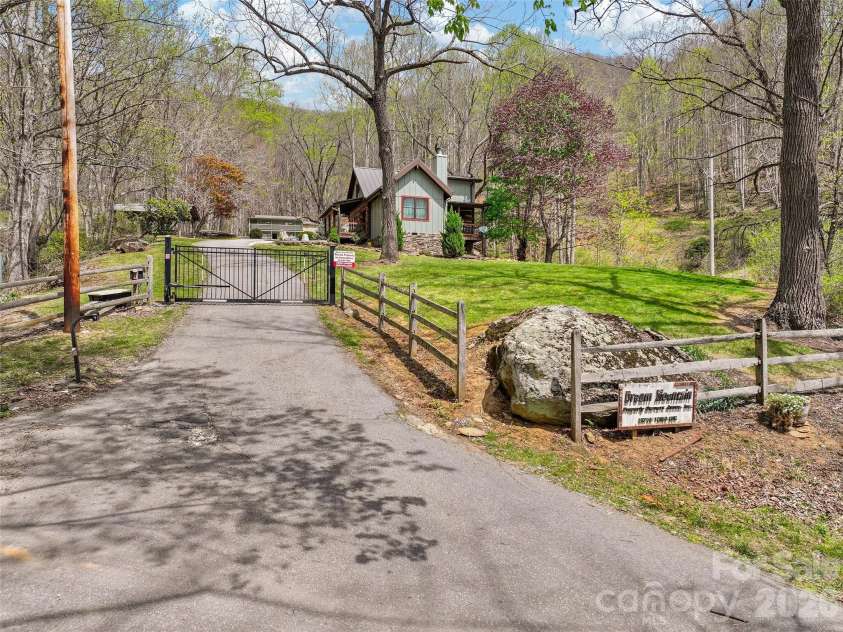 519 Promiseland Road, Canton, NC 28716.  MLS# CAR4359257, YatesRealty ID 23442. 