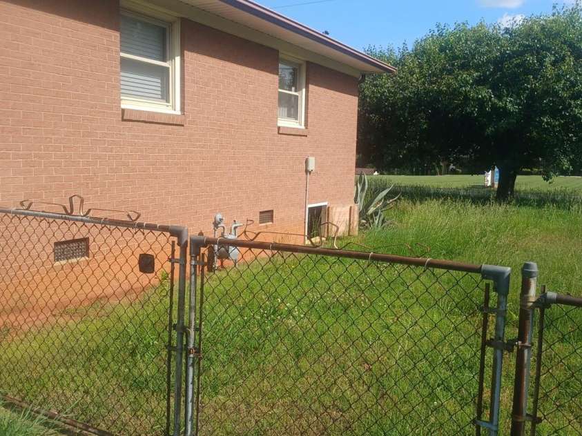 2815 Highland Drive, Lincolnton, NC 28092.  MLS# CAR4275712, YatesRealty ID 23443. 