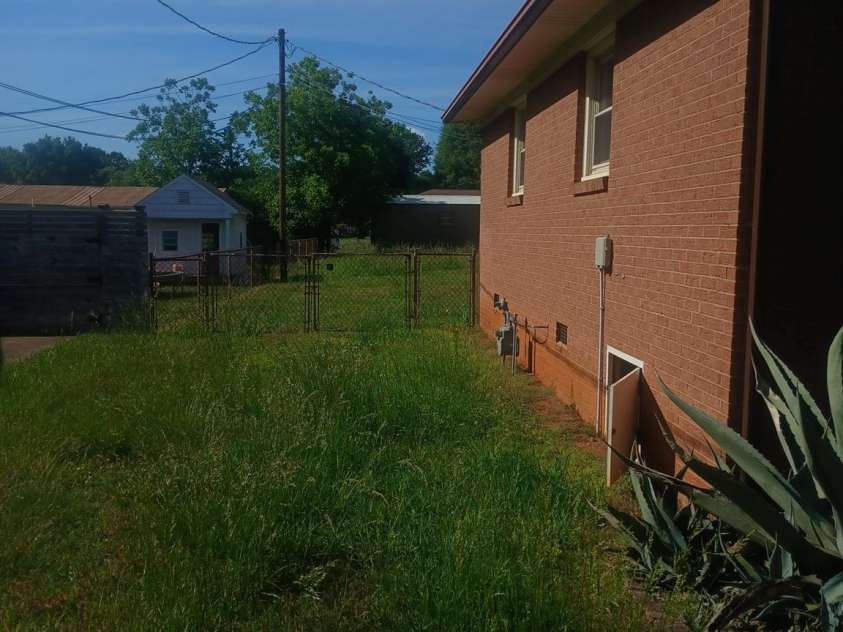 2815 Highland Drive, Lincolnton, NC 28092.  MLS# CAR4275712, YatesRealty ID 23443. 