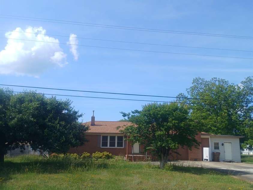 2815 Highland Drive, Lincolnton, NC 28092.  MLS# CAR4275712, YatesRealty ID 23443. 