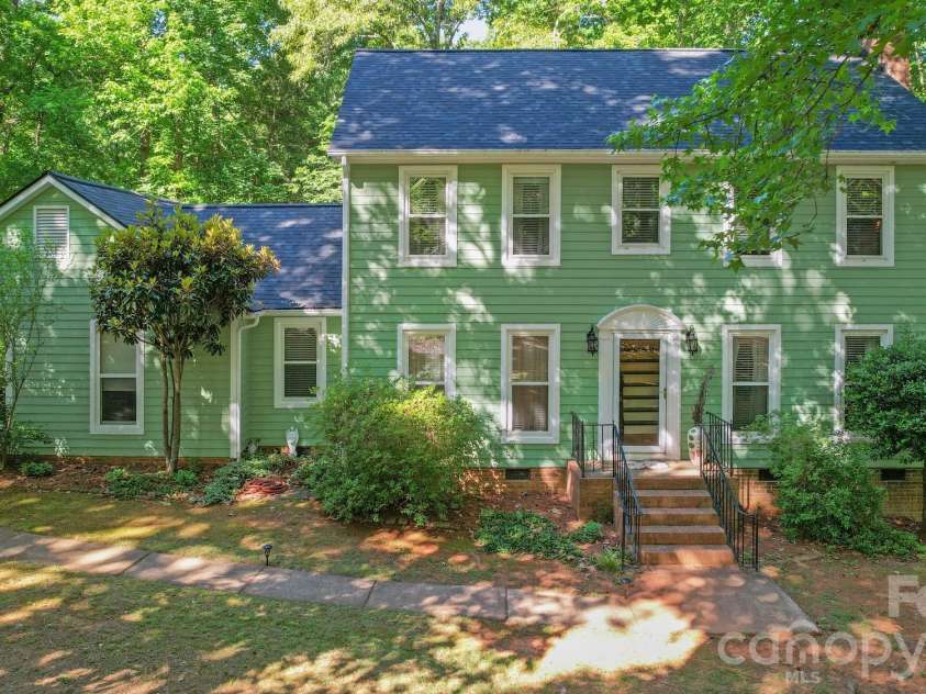 11421 Winners Circle, Charlotte, NC 28215.  MLS# CAR4344294, YatesRealty ID 23444. 