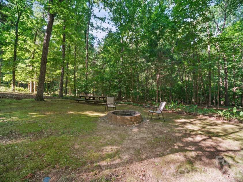 11421 Winners Circle, Charlotte, NC 28215.  MLS# CAR4344294, YatesRealty ID 23444. Backyard