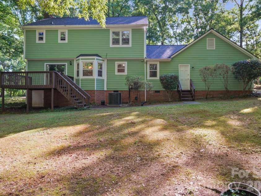 11421 Winners Circle, Charlotte, NC 28215.  MLS# CAR4344294, YatesRealty ID 23444. Backyard
