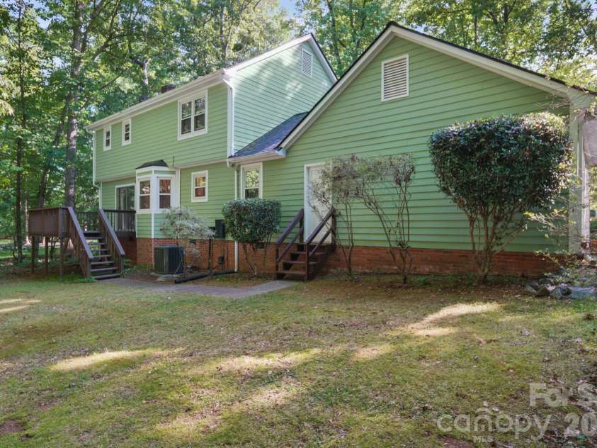 11421 Winners Circle, Charlotte, NC 28215.  MLS# CAR4344294, YatesRealty ID 23444. Backyard