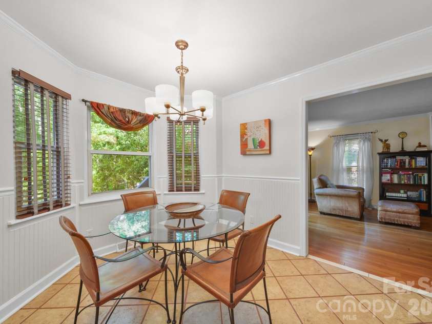 11421 Winners Circle, Charlotte, NC 28215.  MLS# CAR4344294, YatesRealty ID 23444. Eat In Kitchen