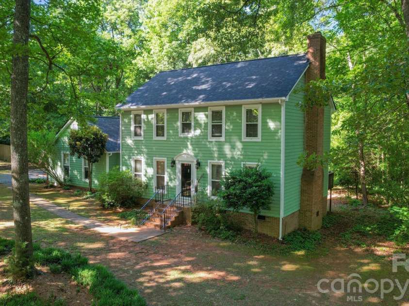 11421 Winners Circle, Charlotte, NC 28215.  MLS# CAR4344294, YatesRealty ID 23444. Front View