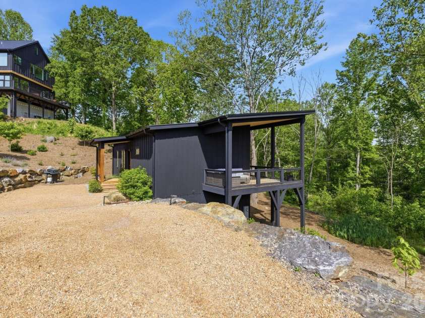 306 Broad Vista Lane, Asheville, NC 28804.  MLS# CAR4356129, YatesRealty ID 23445. 
