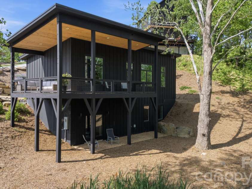 306 Broad Vista Lane, Asheville, NC 28804.  MLS# CAR4356129, YatesRealty ID 23445. 