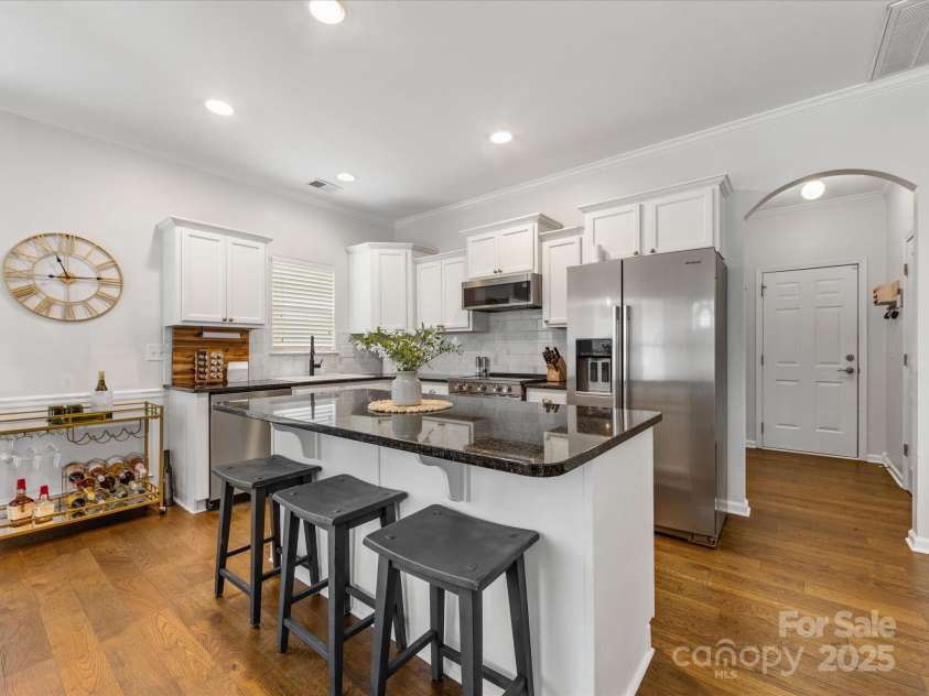 4303 Patriots Hill Road, Mint Hill, NC 28227.  MLS# CAR4309426, YatesRealty ID 23445. Breakfast Bar