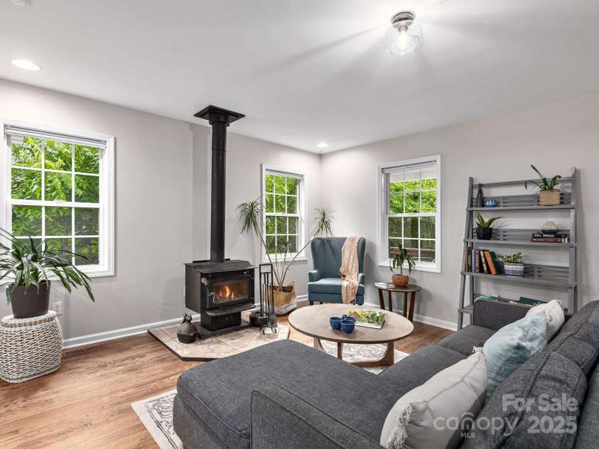 23 Townview Drive, Asheville, NC 28806.  MLS# CAR4275697, YatesRealty ID 23446. 