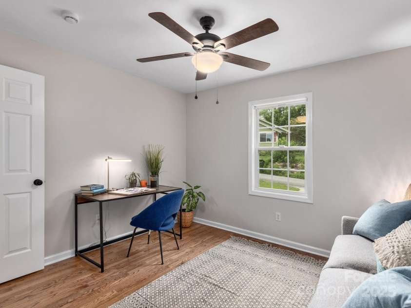 23 Townview Drive, Asheville, NC 28806.  MLS# CAR4275697, YatesRealty ID 23446. 