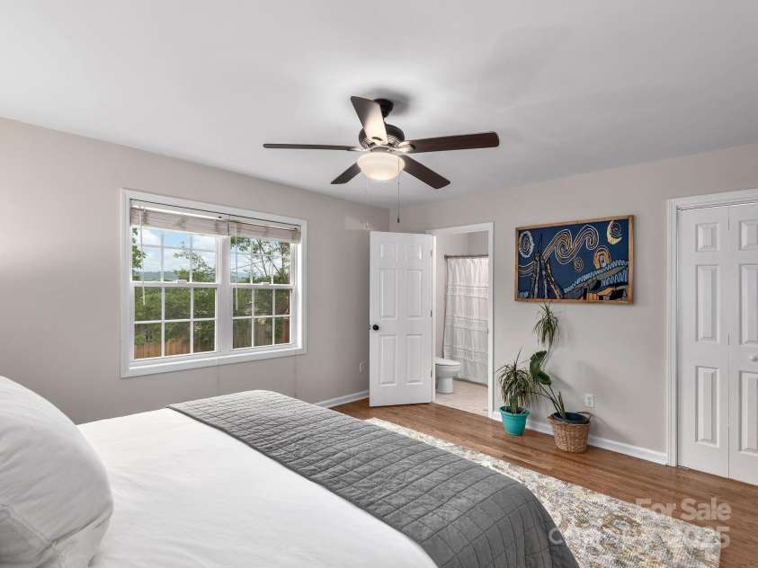 23 Townview Drive, Asheville, NC 28806.  MLS# CAR4275697, YatesRealty ID 23446. 