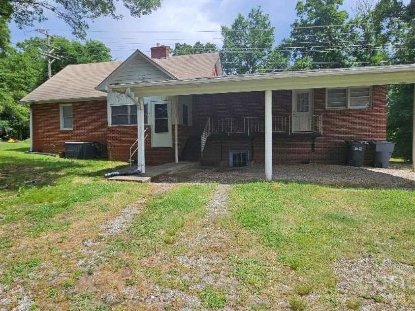 2828 Bellhaven Circle, Charlotte, NC 28214.  MLS# CAR4272391, YatesRealty ID 23447. 