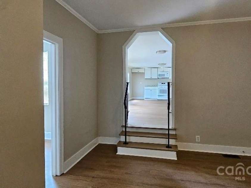 2828 Bellhaven Circle, Charlotte, NC 28214.  MLS# CAR4272391, YatesRealty ID 23447. 