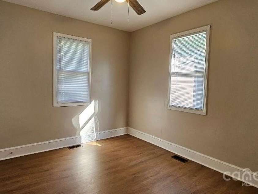 2828 Bellhaven Circle, Charlotte, NC 28214.  MLS# CAR4272391, YatesRealty ID 23447. 