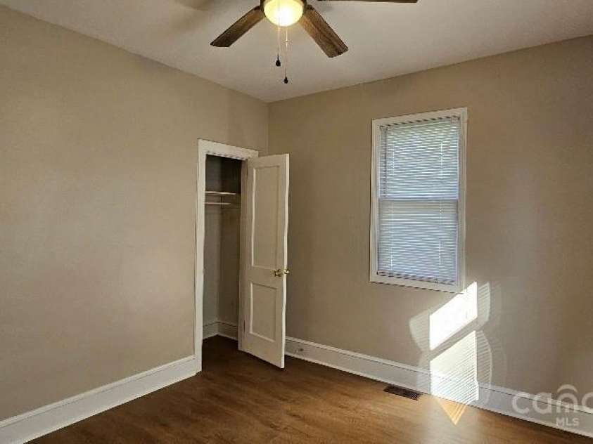 2828 Bellhaven Circle, Charlotte, NC 28214.  MLS# CAR4272391, YatesRealty ID 23447. 