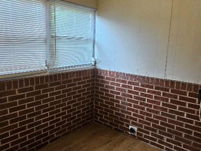 2828 Bellhaven Circle, Charlotte, NC 28214.  MLS# CAR4272391, YatesRealty ID 23447. 