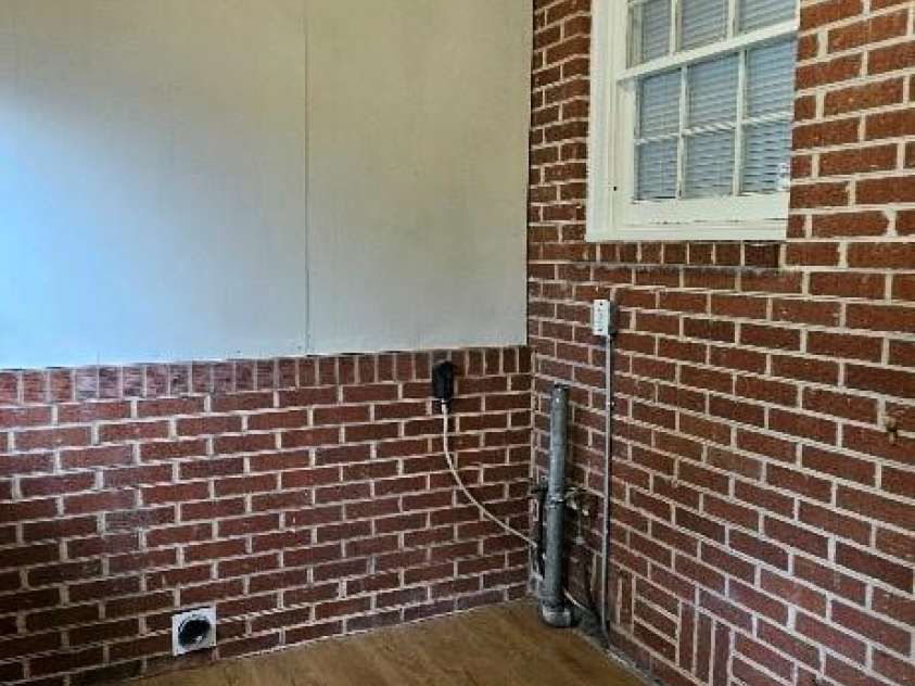 2828 Bellhaven Circle, Charlotte, NC 28214.  MLS# CAR4272391, YatesRealty ID 23447. 