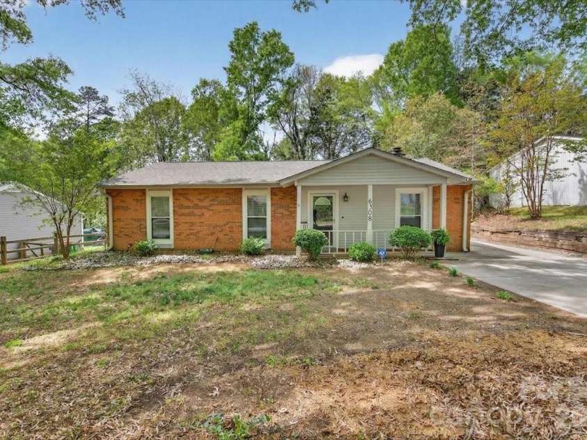 6308 Pineburr Road, Charlotte, NC 28211.  MLS# CAR4364316, YatesRealty ID 23448. 
