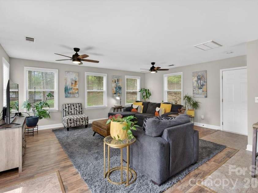 6308 Pineburr Road, Charlotte, NC 28211.  MLS# CAR4364316, YatesRealty ID 23448. 