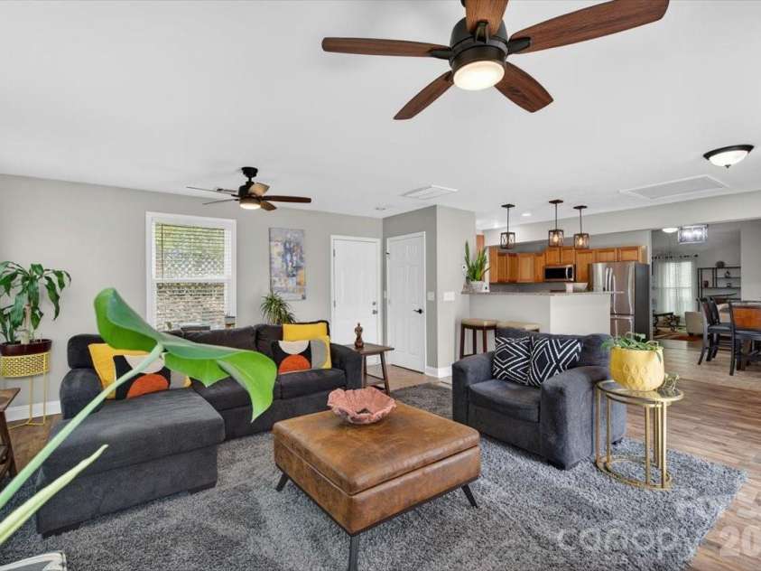 6308 Pineburr Road, Charlotte, NC 28211.  MLS# CAR4364316, YatesRealty ID 23448. 