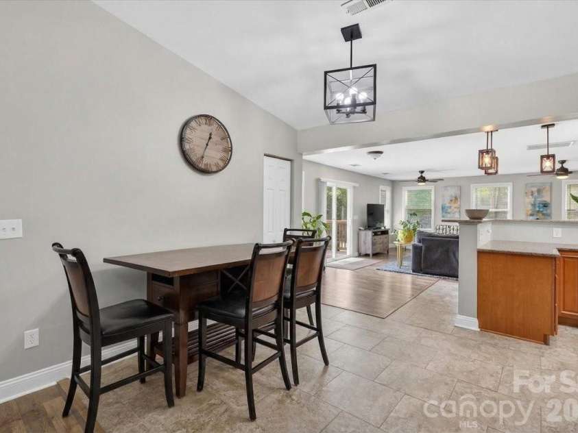 6308 Pineburr Road, Charlotte, NC 28211.  MLS# CAR4364316, YatesRealty ID 23448. 