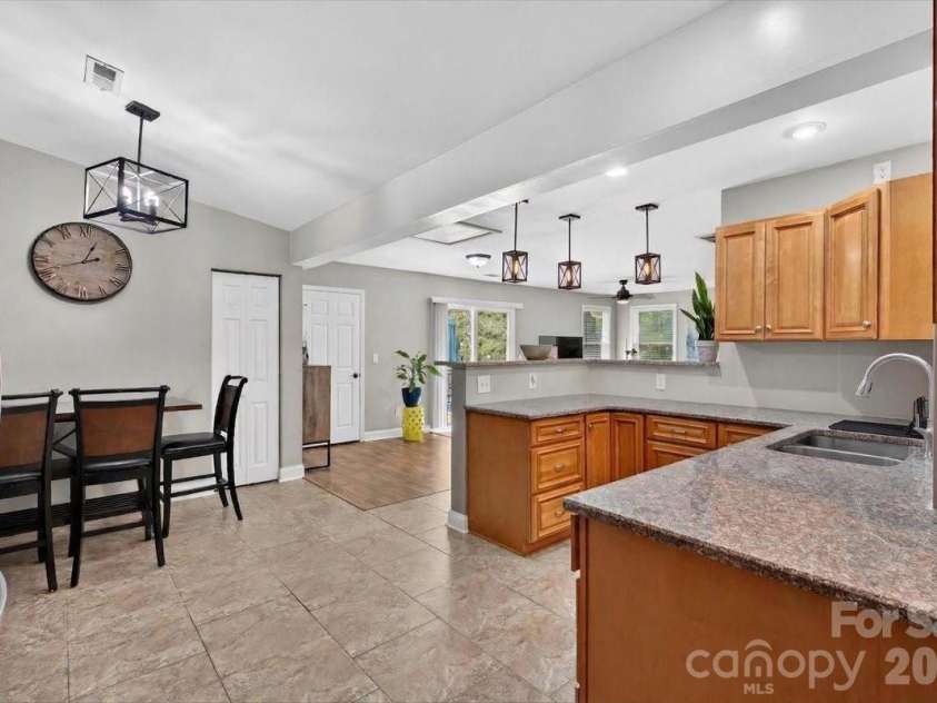 6308 Pineburr Road, Charlotte, NC 28211.  MLS# CAR4364316, YatesRealty ID 23448. 
