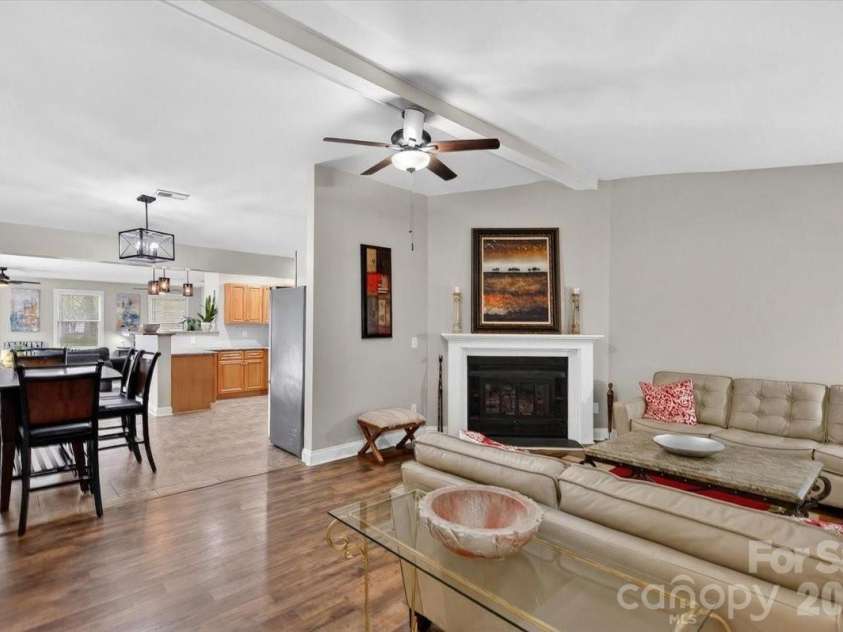 6308 Pineburr Road, Charlotte, NC 28211.  MLS# CAR4364316, YatesRealty ID 23448. 