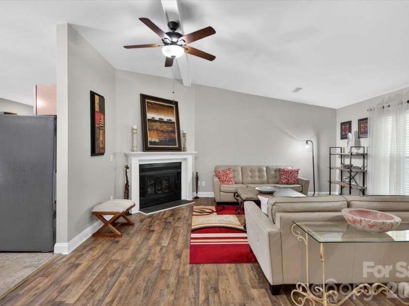 6308 Pineburr Road, Charlotte, NC 28211.  MLS# CAR4364316, YatesRealty ID 23448. 