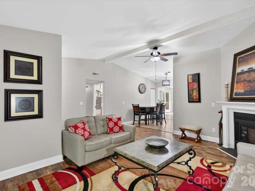 6308 Pineburr Road, Charlotte, NC 28211.  MLS# CAR4364316, YatesRealty ID 23448. 