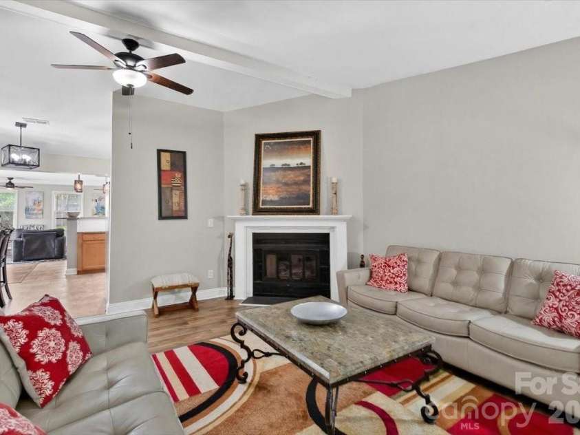 6308 Pineburr Road, Charlotte, NC 28211.  MLS# CAR4364316, YatesRealty ID 23448. 