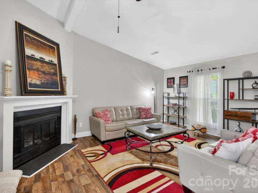 6308 Pineburr Road, Charlotte, NC 28211.  MLS# CAR4364316, YatesRealty ID 23448. 