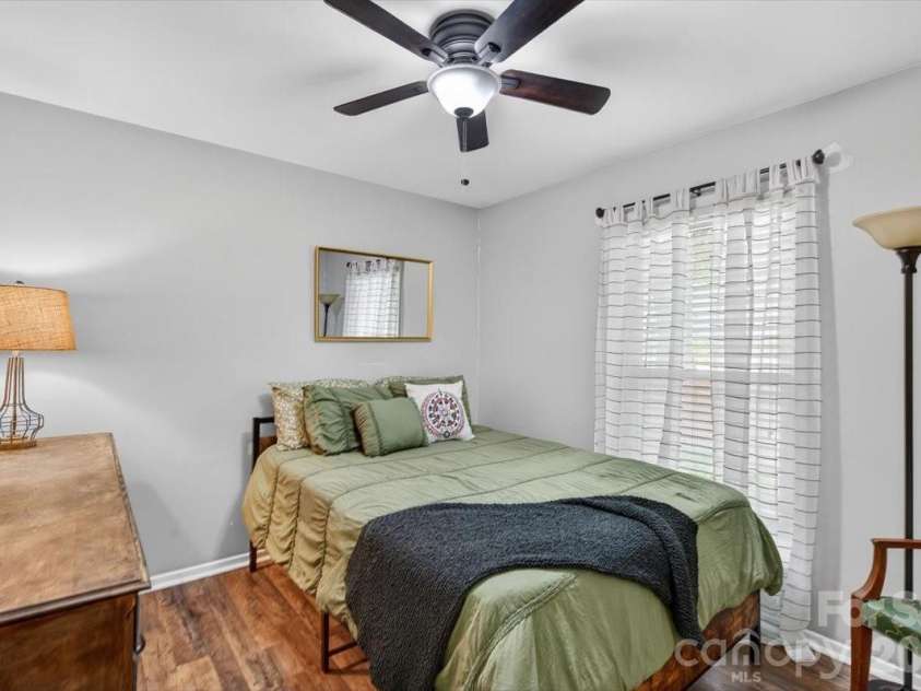 6308 Pineburr Road, Charlotte, NC 28211.  MLS# CAR4364316, YatesRealty ID 23448. 