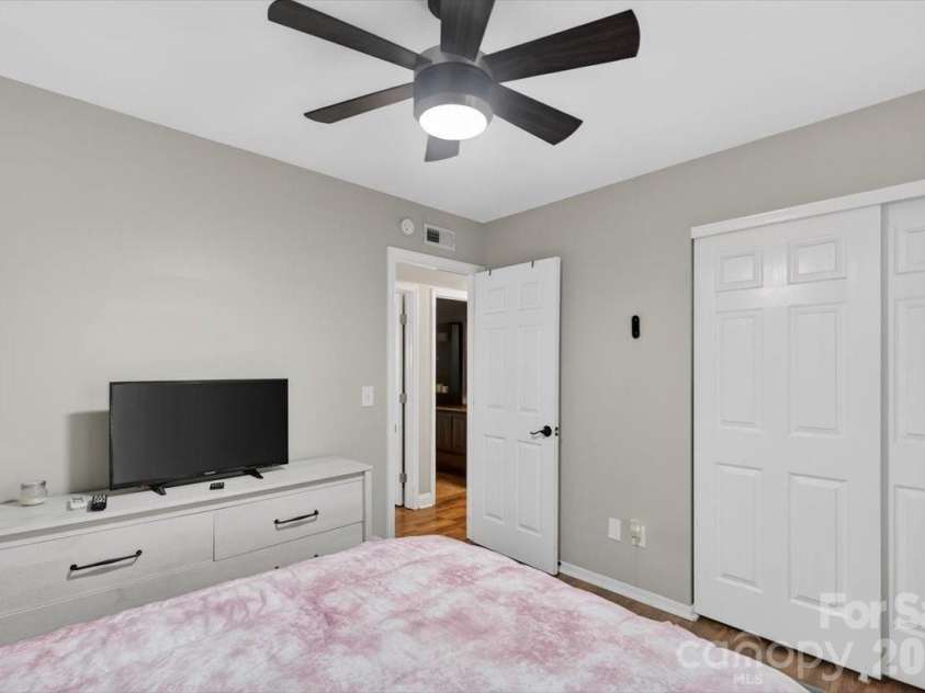 6308 Pineburr Road, Charlotte, NC 28211.  MLS# CAR4364316, YatesRealty ID 23448. 