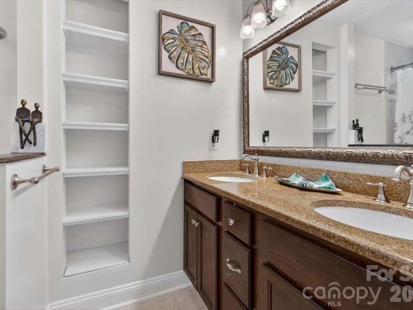 6308 Pineburr Road, Charlotte, NC 28211.  MLS# CAR4364316, YatesRealty ID 23448. 
