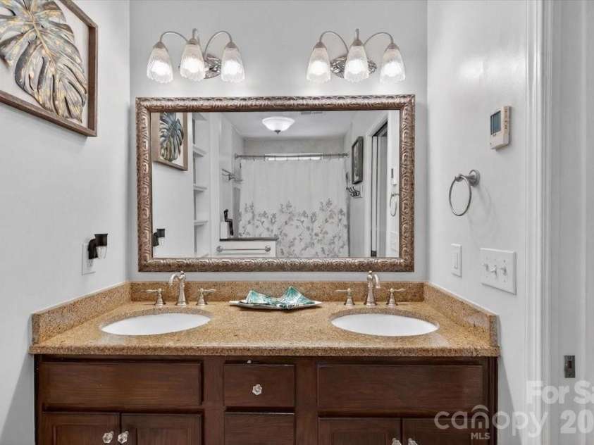 6308 Pineburr Road, Charlotte, NC 28211.  MLS# CAR4364316, YatesRealty ID 23448. 
