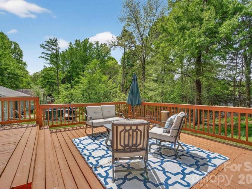 6308 Pineburr Road, Charlotte, NC 28211.  MLS# CAR4364316, YatesRealty ID 23448. 