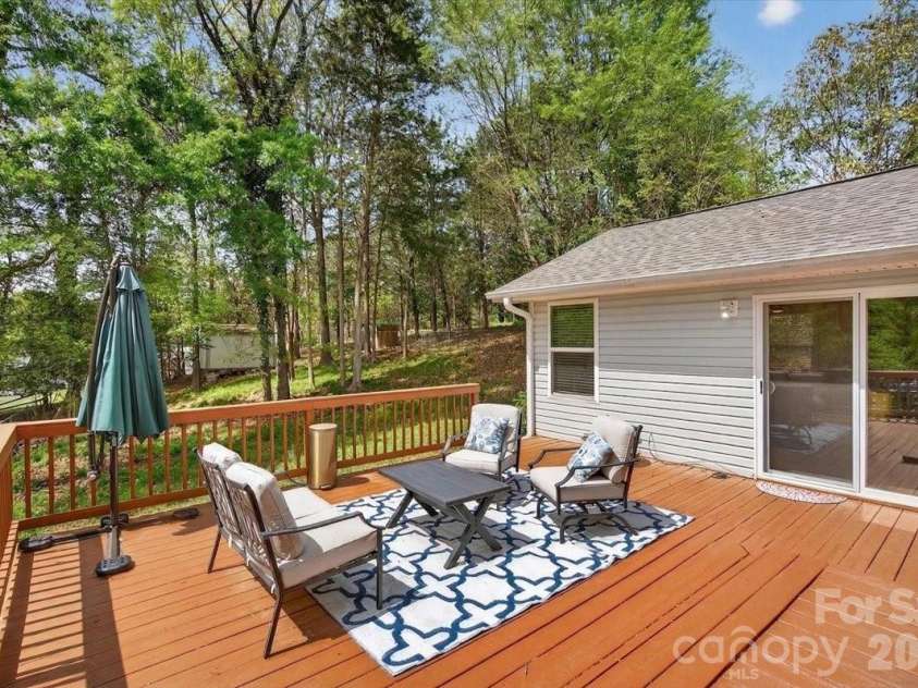 6308 Pineburr Road, Charlotte, NC 28211.  MLS# CAR4364316, YatesRealty ID 23448. 
