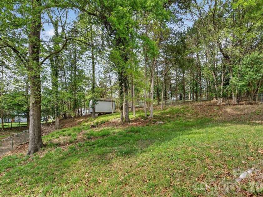 6308 Pineburr Road, Charlotte, NC 28211.  MLS# CAR4364316, YatesRealty ID 23448. 