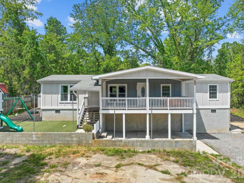 421 Emma Road, Asheville, NC 28806.  MLS# CAR4375905, YatesRealty ID 23449. 