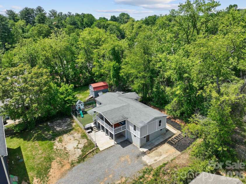 421 Emma Road, Asheville, NC 28806.  MLS# CAR4375905, YatesRealty ID 23449. 