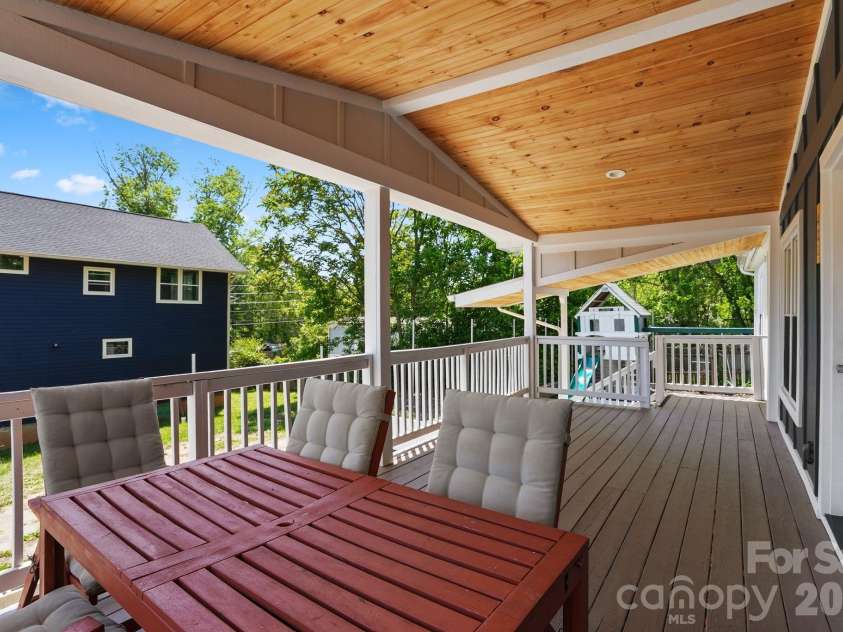 421 Emma Road, Asheville, NC 28806.  MLS# CAR4375905, YatesRealty ID 23449. 