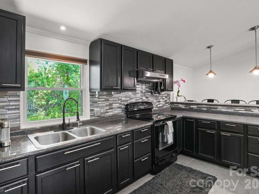 421 Emma Road, Asheville, NC 28806.  MLS# CAR4375905, YatesRealty ID 23449. 