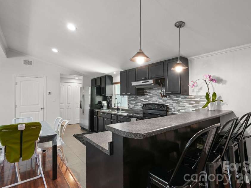 421 Emma Road, Asheville, NC 28806.  MLS# CAR4375905, YatesRealty ID 23449. 
