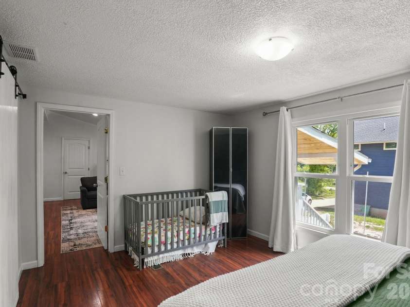421 Emma Road, Asheville, NC 28806.  MLS# CAR4375905, YatesRealty ID 23449. 