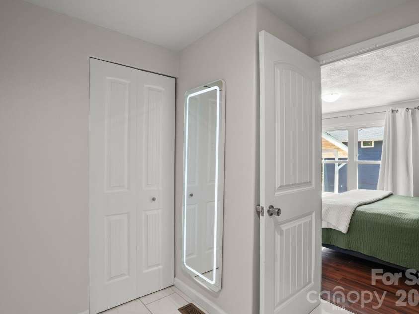421 Emma Road, Asheville, NC 28806.  MLS# CAR4375905, YatesRealty ID 23449. 