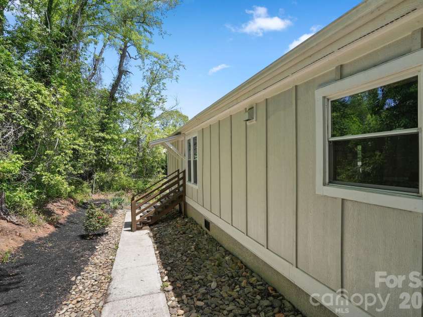 421 Emma Road, Asheville, NC 28806.  MLS# CAR4375905, YatesRealty ID 23449. 